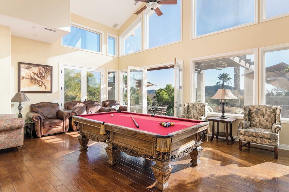 Two Estates w/ Pools, Hot Tubs, Game Rooms, Valley Views & Tennis Court Near Beaches & Wineries