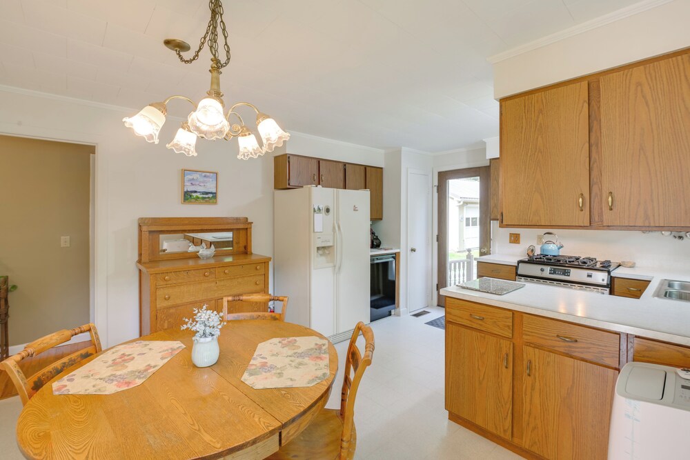 1 Mi to Main St: Charming Elsworth Home w/ Yard!