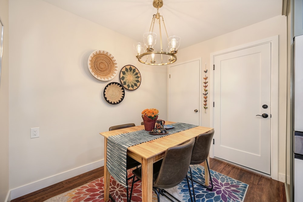 Family-friendly Getaway Near Slide Hill Park 3 Bedroom Home by RedAwning - Property Image 2