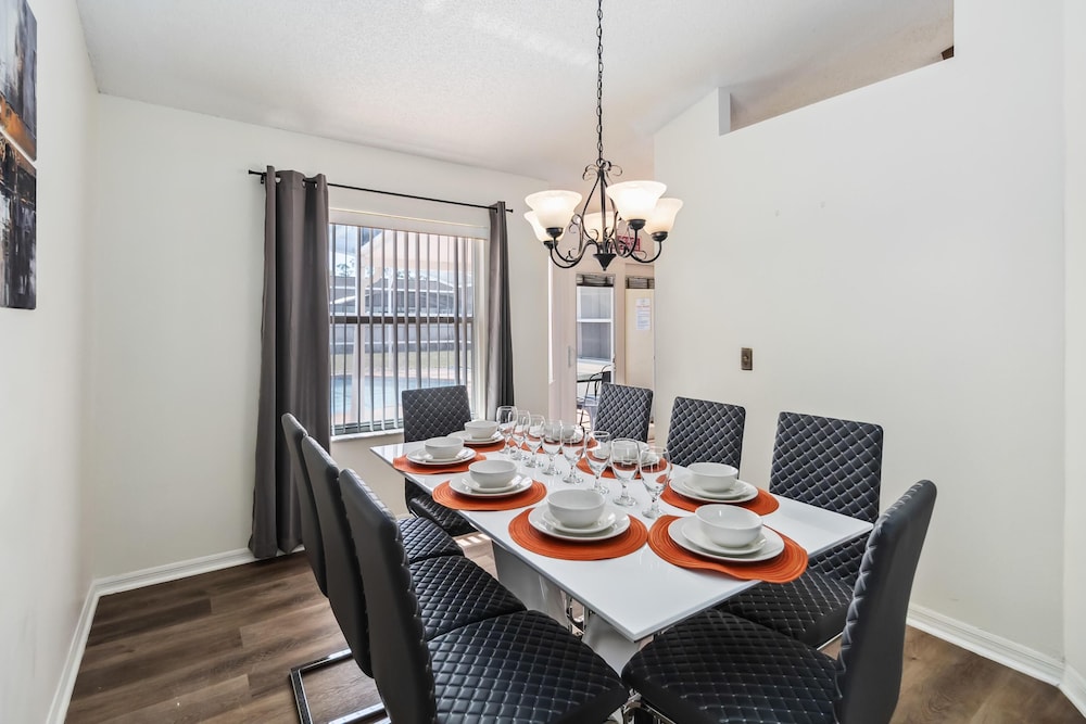 5/3 Vacation Home With a Large Pool Near the Disney Attractions!!