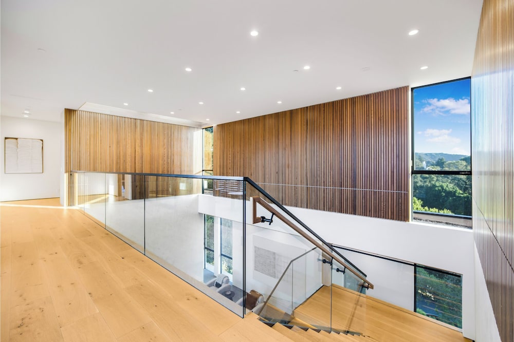 Oak Pass Manor: Indoor-outdoor Luxury With Pool, Sauna & Panoramic Views