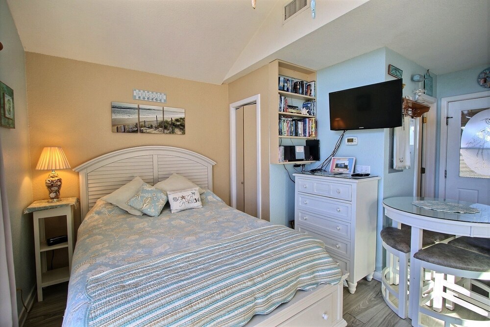 2 Cabana By The Sea Studio Bedroom Condo by RedAwning view 3
