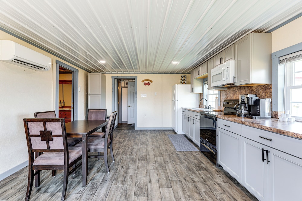 Dock Access: Waterfront Cottage in Avenue!