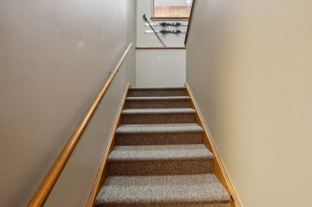 Peaceful Valley 72i - A Cozy Mountain Retreat 2 Bedroom Townhouse by The Summit at Gore Mountain