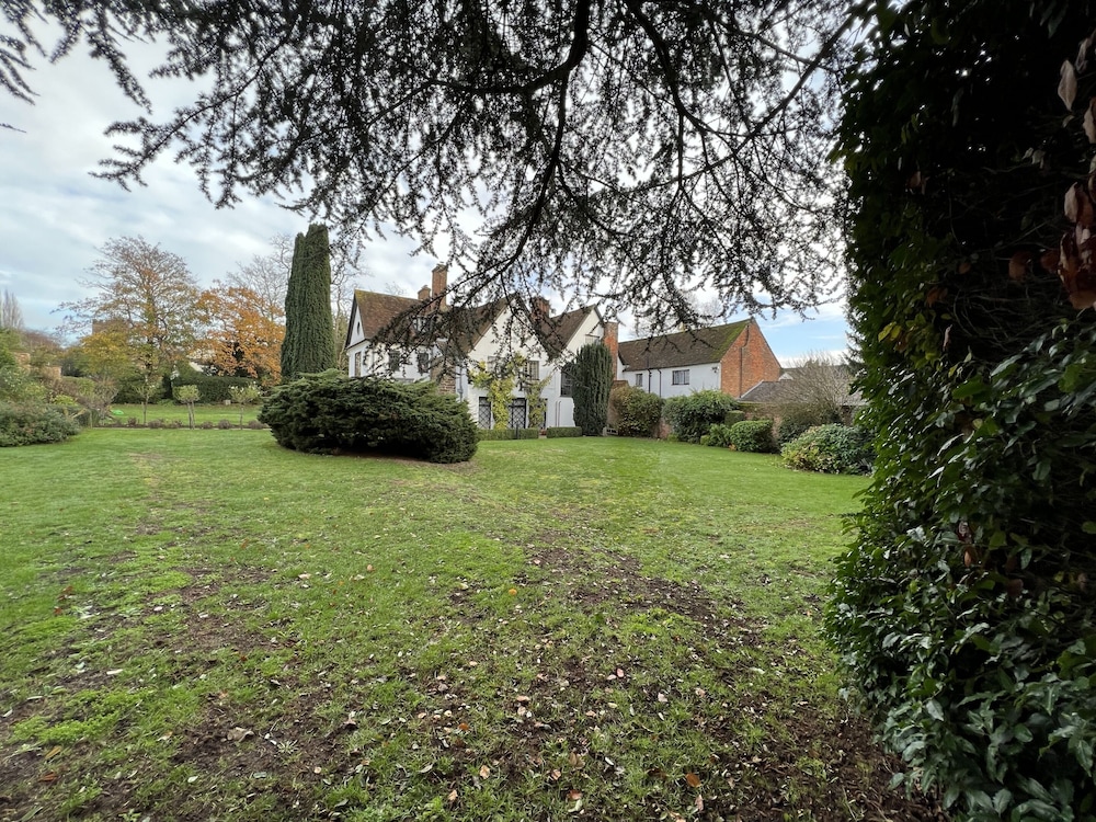 Harlington Manor