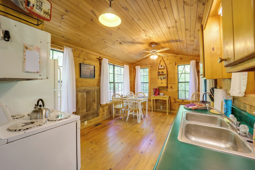 Hike, Soak & Unwind in Nature: Blue Ridge Cabin