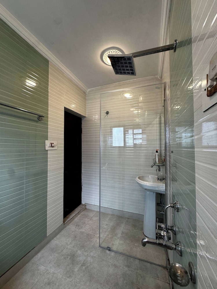 Dilan Residency Villa -5 Bedroom- Centrally Heated