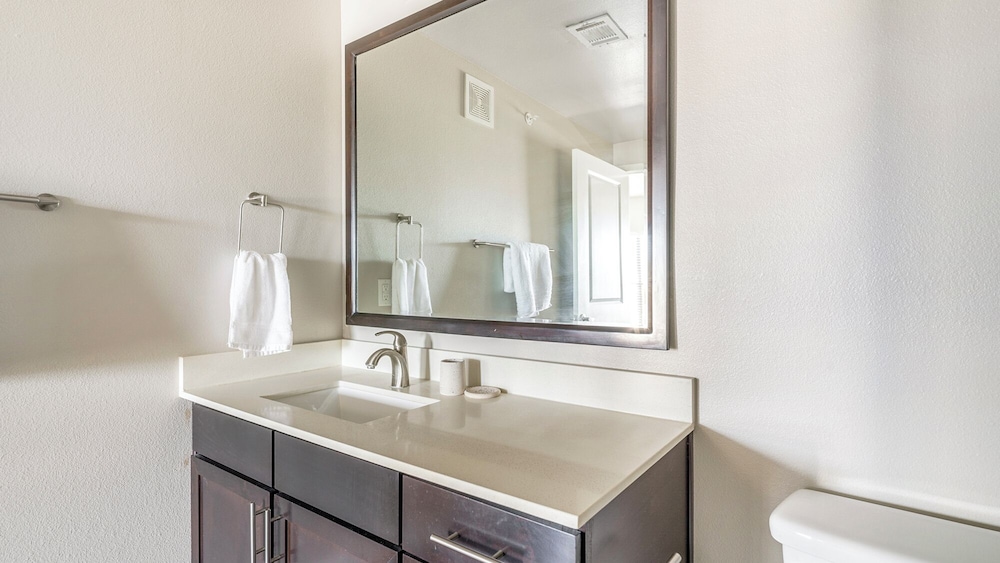 Landing Apartments - Grand Harbor