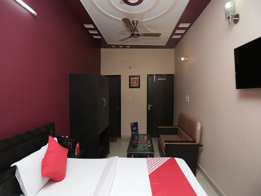 OYO 13388 Hotel Virgo