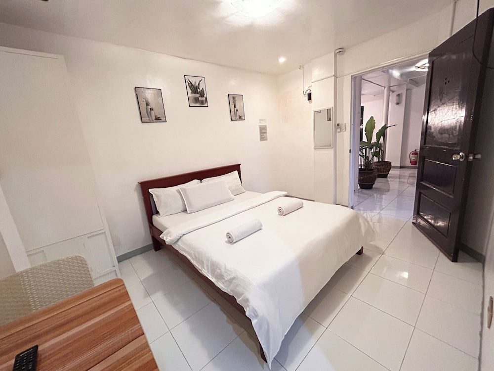 Luna Oslob Travellers Inn