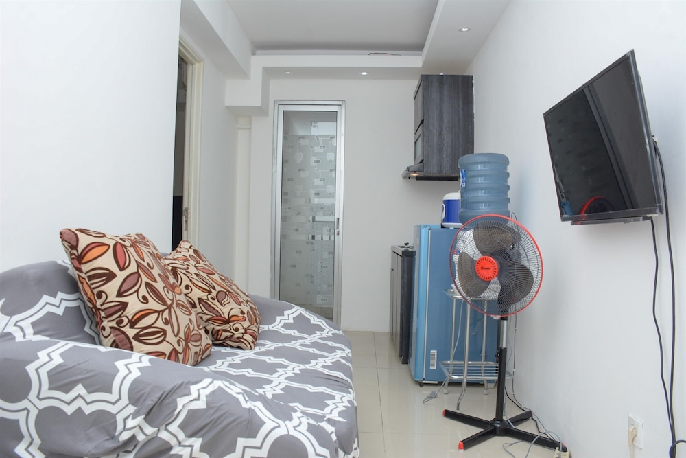 Strategic And Comfortable 1Br At Bassura City Apartment view 3