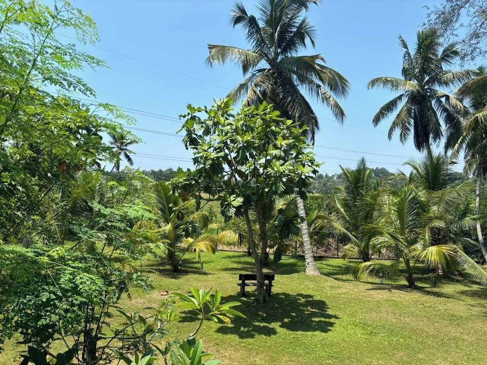 Room in Guest Room - Serene Oasis in Galle - Tranquil Retreat With Breathtaking Views