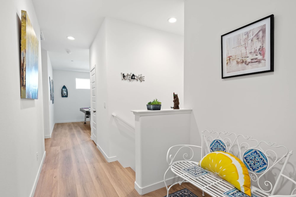 Spacious 5BR Getaway w Game Room Modern Comfort