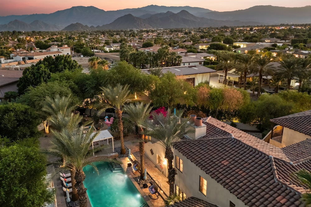 Villa del Gallo by Avantstay Luxury Group Retreat Pool Putting Green