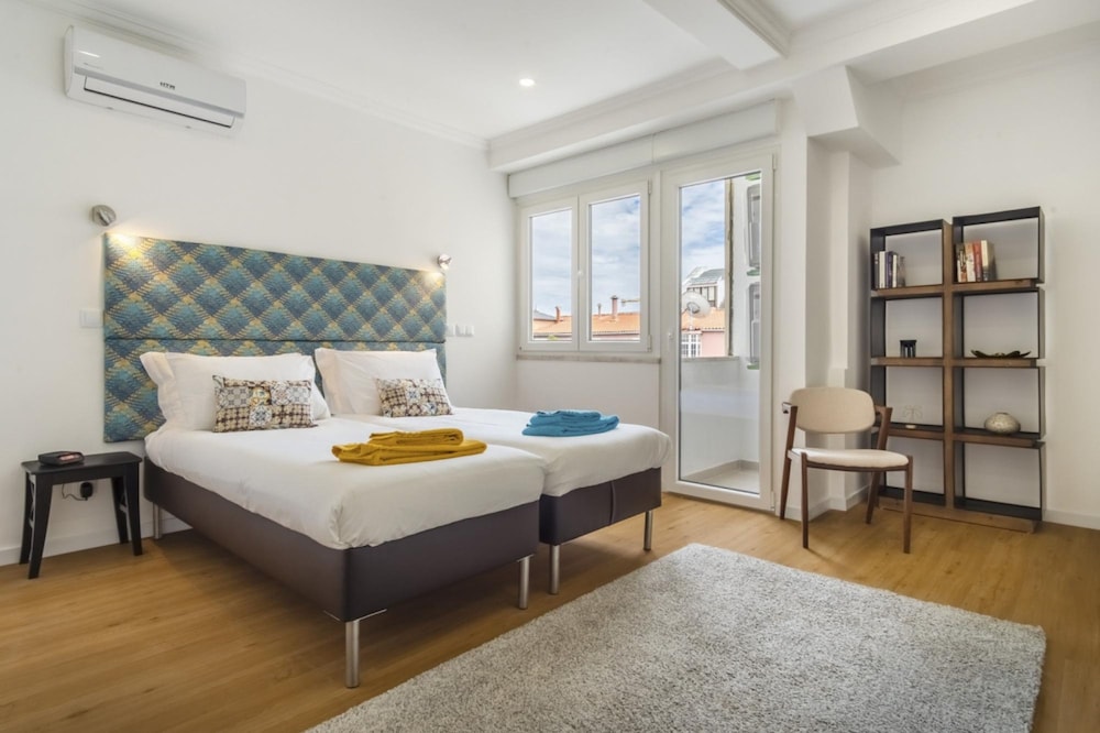 LV Premier Amoreiras AM3 Modern Space AC Lift view 4