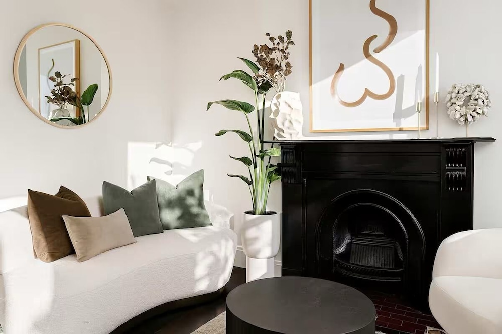 Stylish 4BR City Retreat
