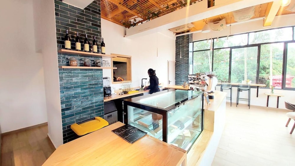 Luxurious Nairobi Condo With Rooftop Pool & Gym
