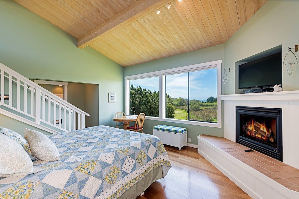 Deer View Hot Tub & Filtered Ocean Views view 2