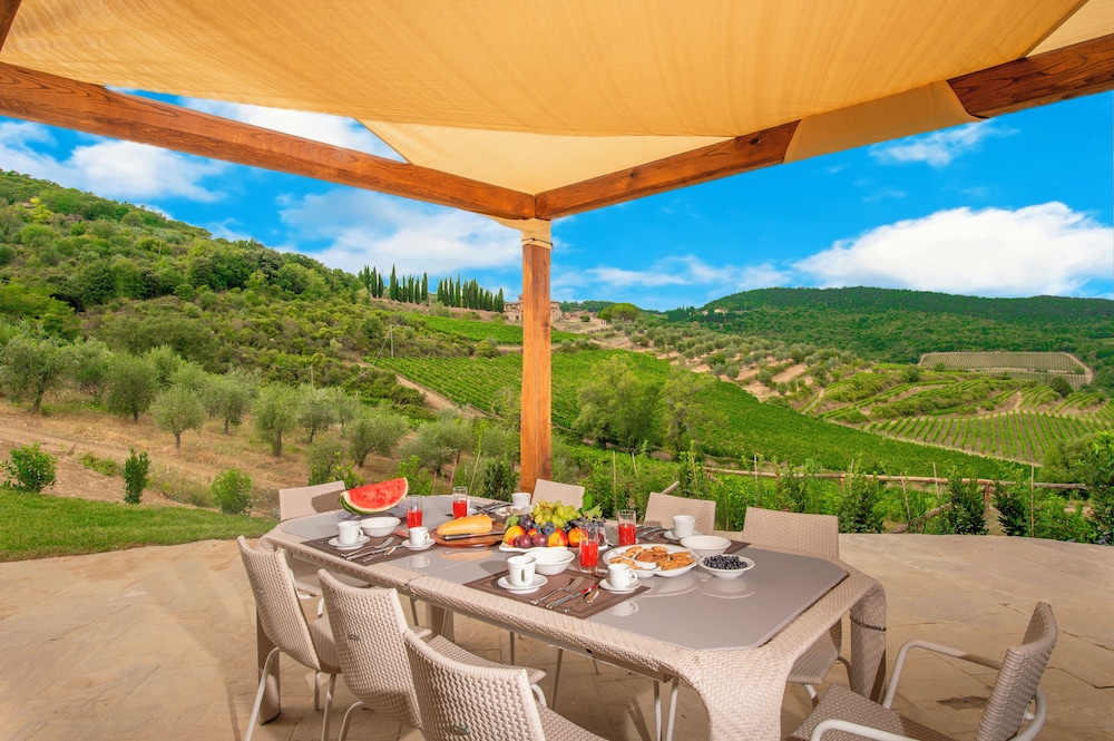 Villa Chianti With Pool Near The Vineyard