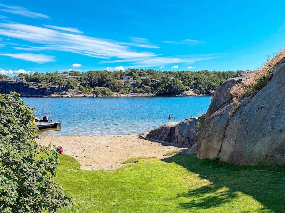 Serene Seaside Retreat in Vesteroy-by Traum view 3