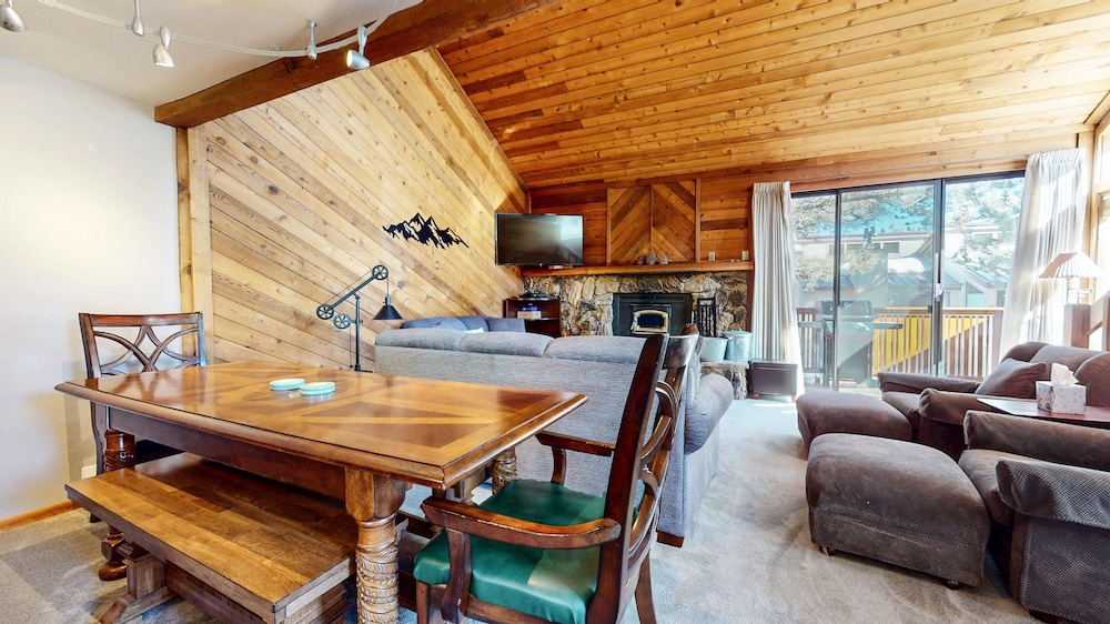 Mammoth Sierra Townhomes #38 3 Bedroom Condo