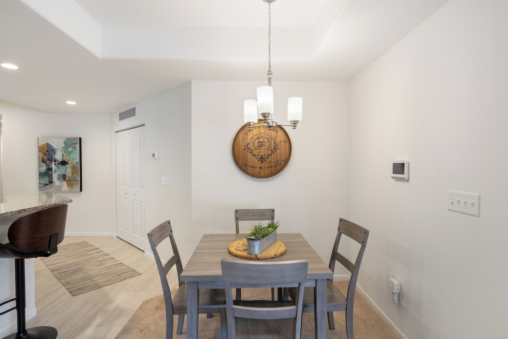 Central Location, Pool Access & Breathtaking Views