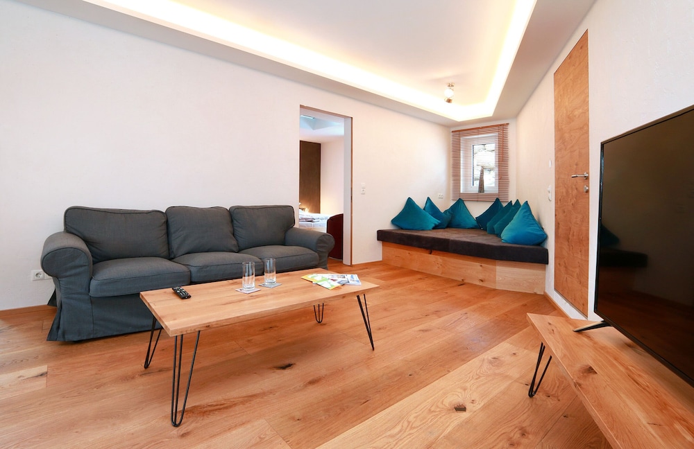 Mountain Living Apartments - Ski-In & Ski-Out