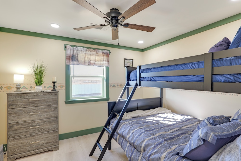 9 Mi to Lake Carlsbad: Pet-friendly Apt
