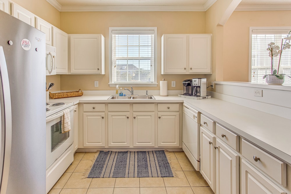 Beach Shuttle & Pool: North Myrtle Beach Condo!