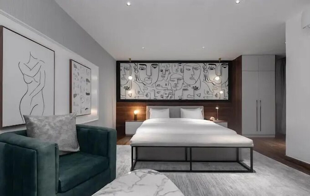 IVY LUSH HOTEL