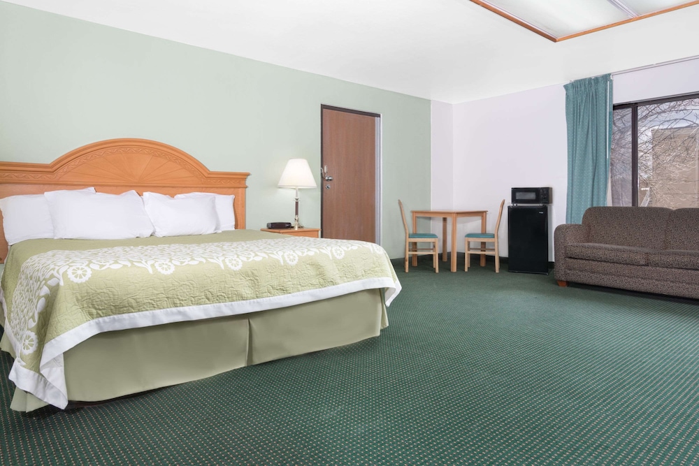 St Cloud Vacations - Days Inn by Wyndham St Cloud - Property Image 9