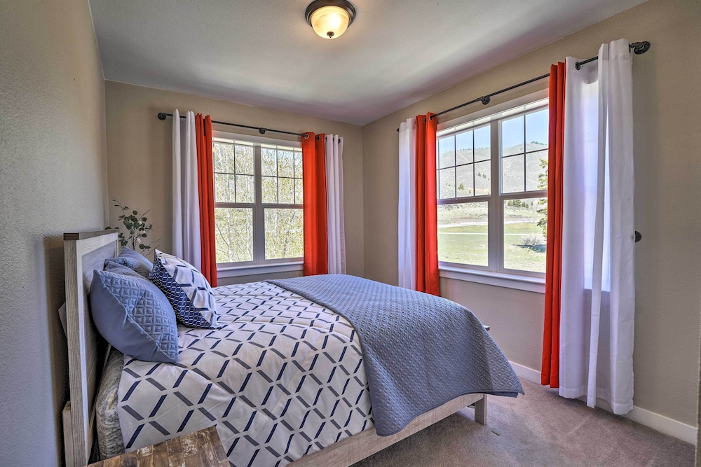 Year-round Mountain Retreat: Ski, Hike + Bike view 2