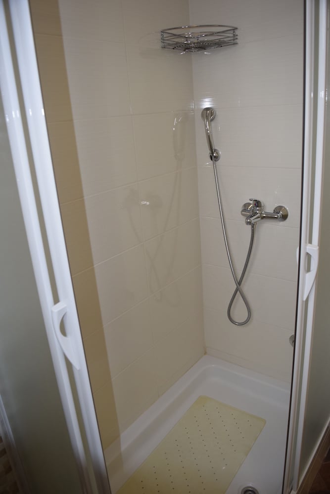 Jele Rooms