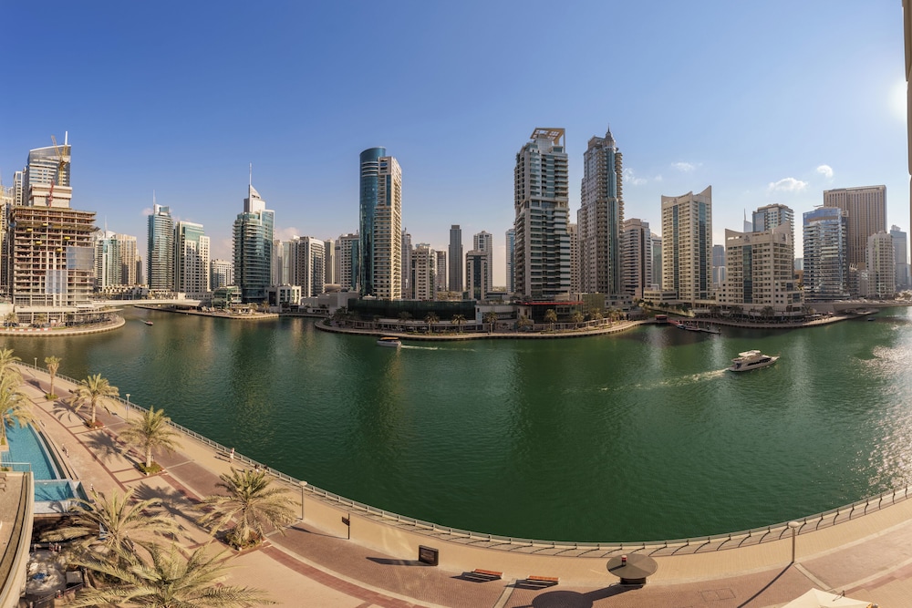 Maison Privee - Blissful Living w/ Dubai Marina Waterfront Views