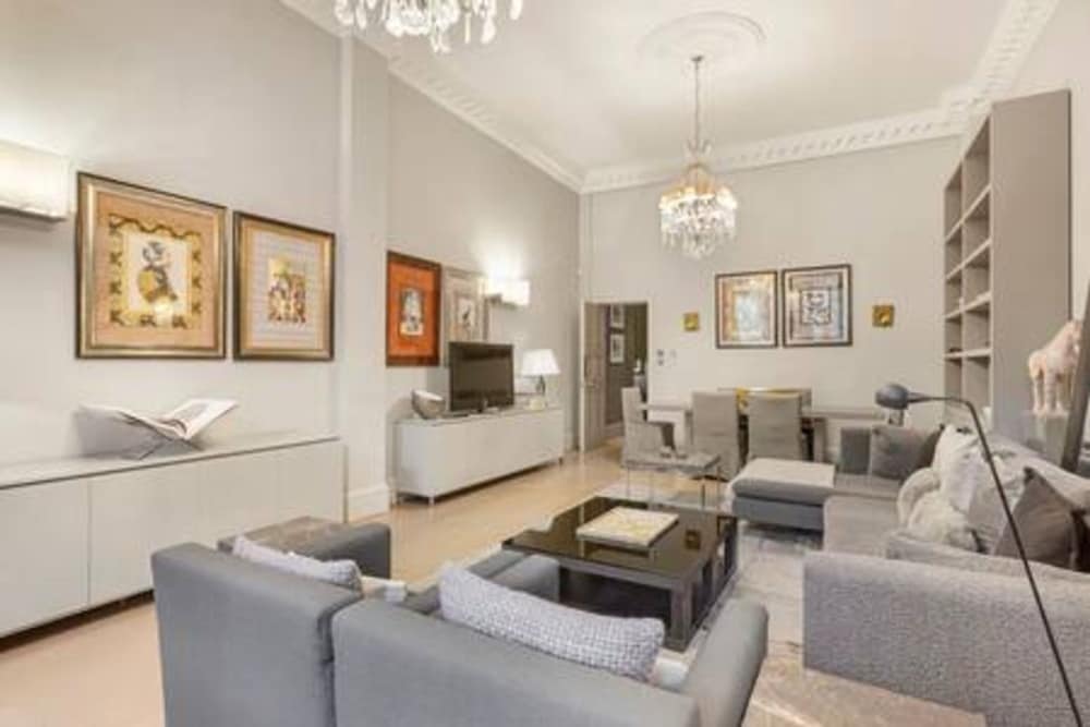 3-bdr Magnificent Harrods Knightsbridge Apartment