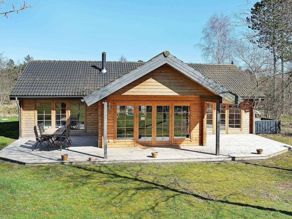 8 Person Holiday Home in Hadsund-by Traum
