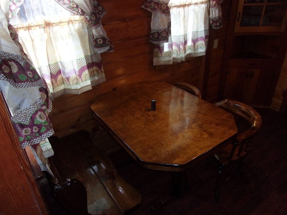 Embers Lodge and Cabins