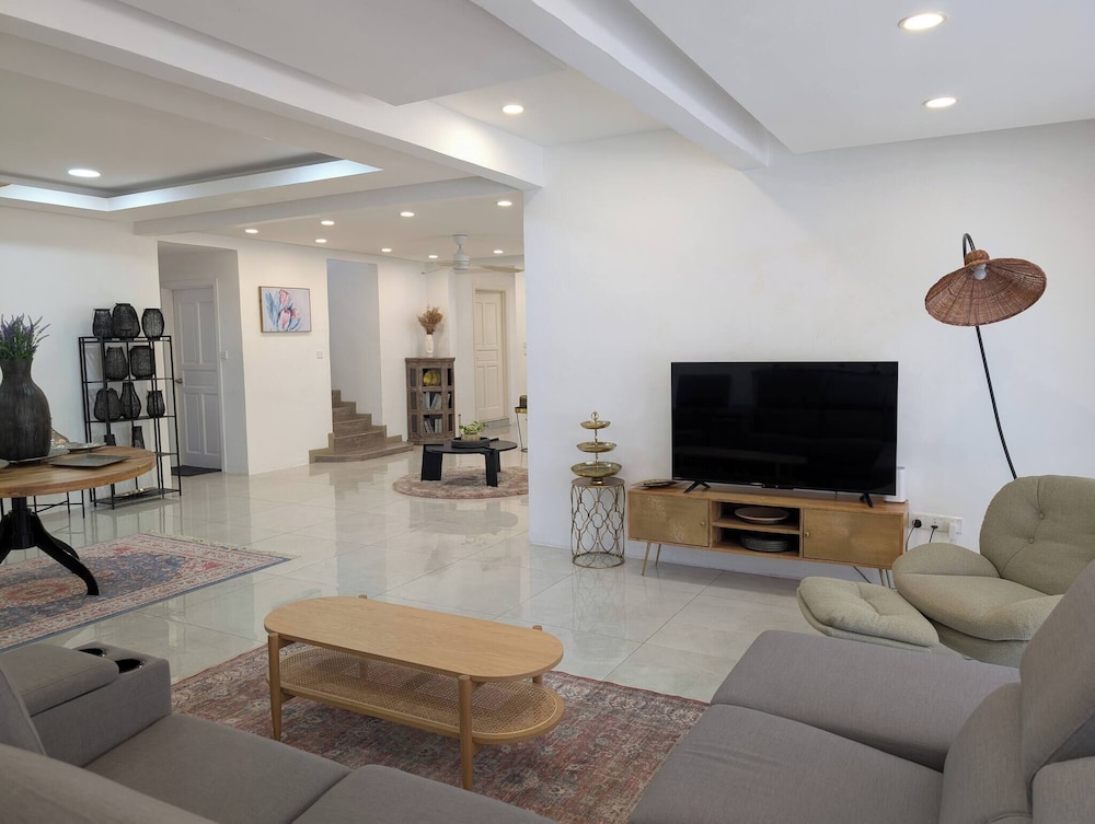 Luxury Tropical Bungalow in Damansara Golden Core