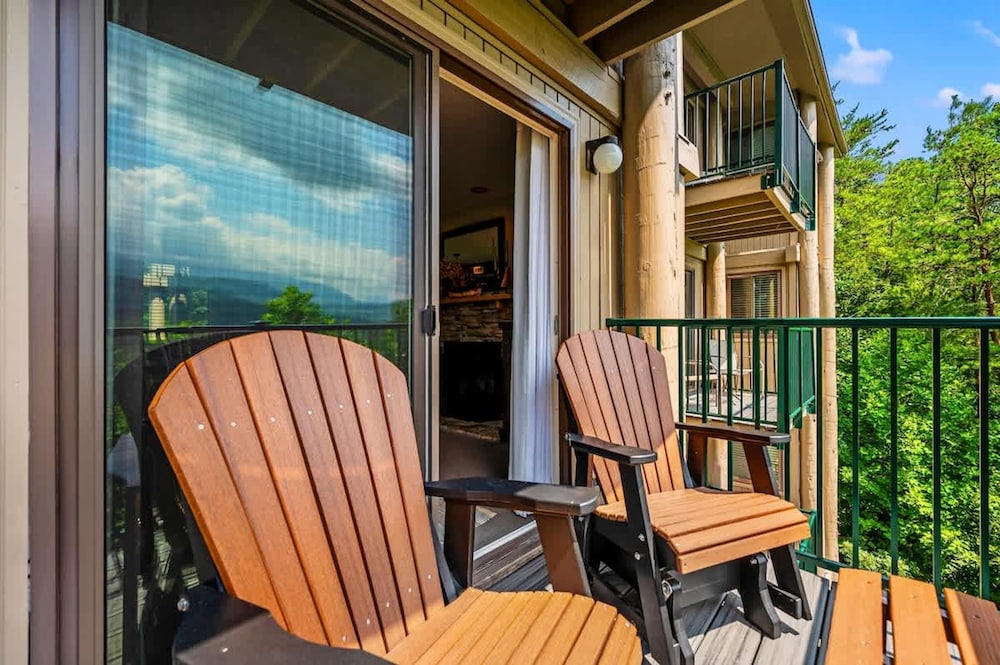Indoor Pool Hot Tub Sleeps 4 Mountain Views