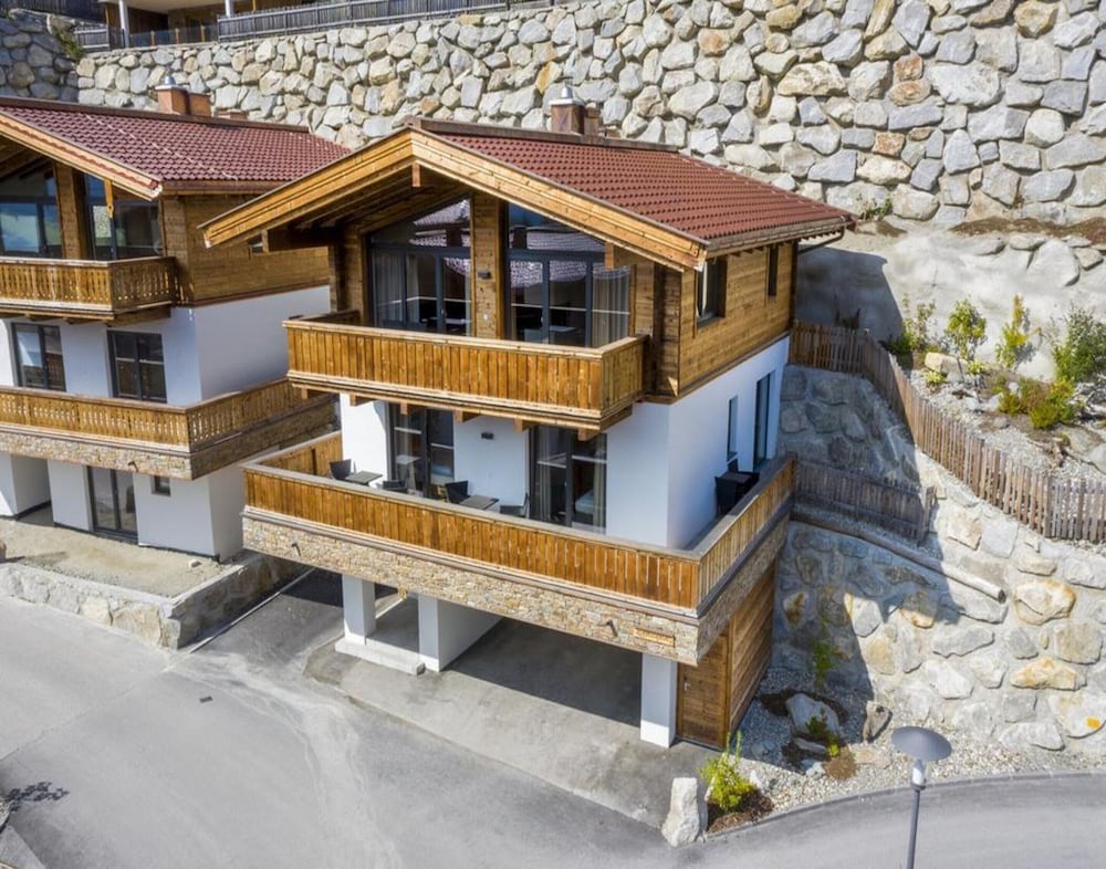 Stylish Alpine Chalet With Carport