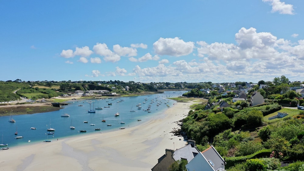 Superb sea View / Private Beach Access