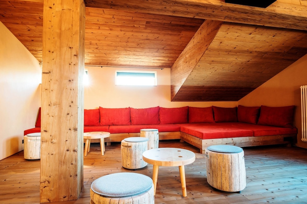 Alpen Select Lodge for 16-24 People