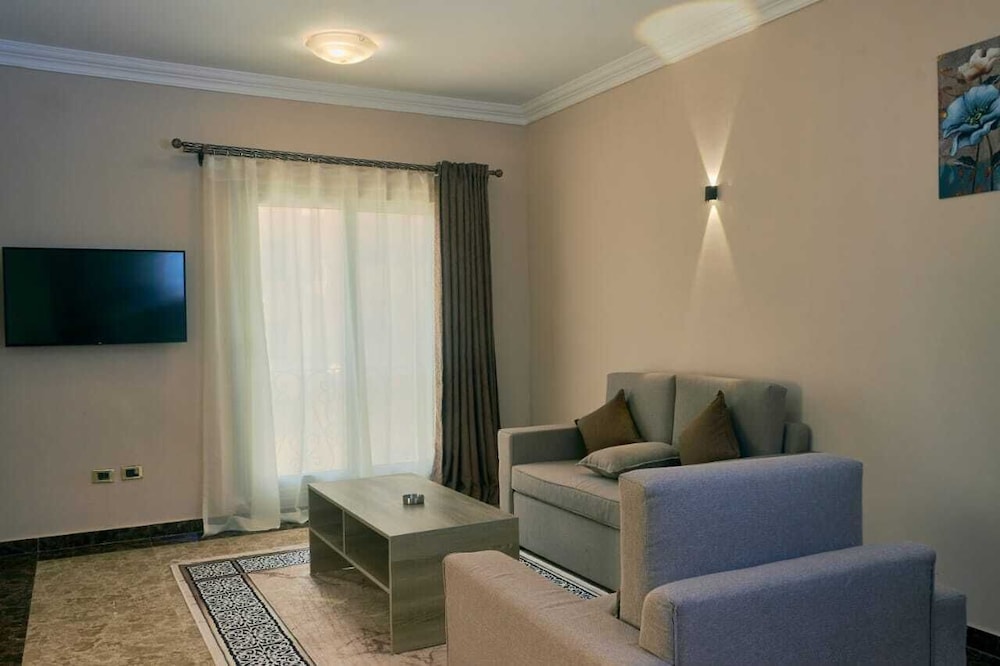Roadhouse New Cairo Residence