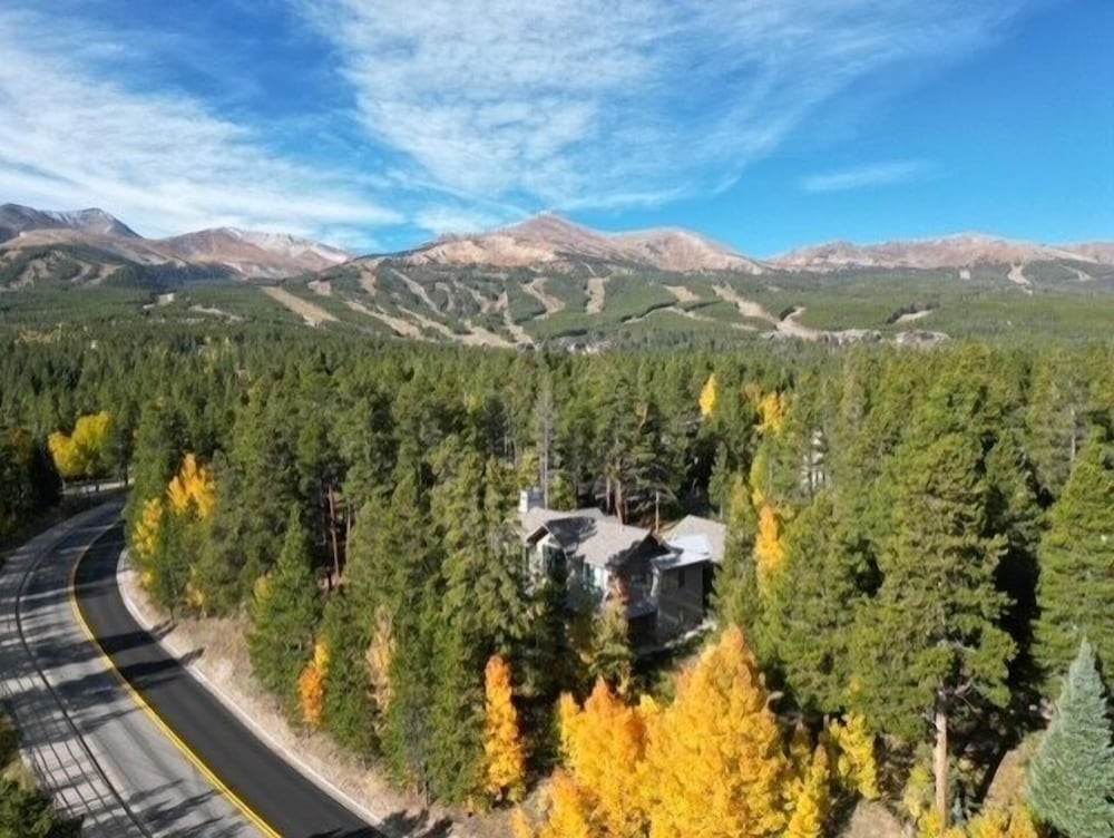 Sunrise Ski Haus 4 Bedroom Home by RedAwning