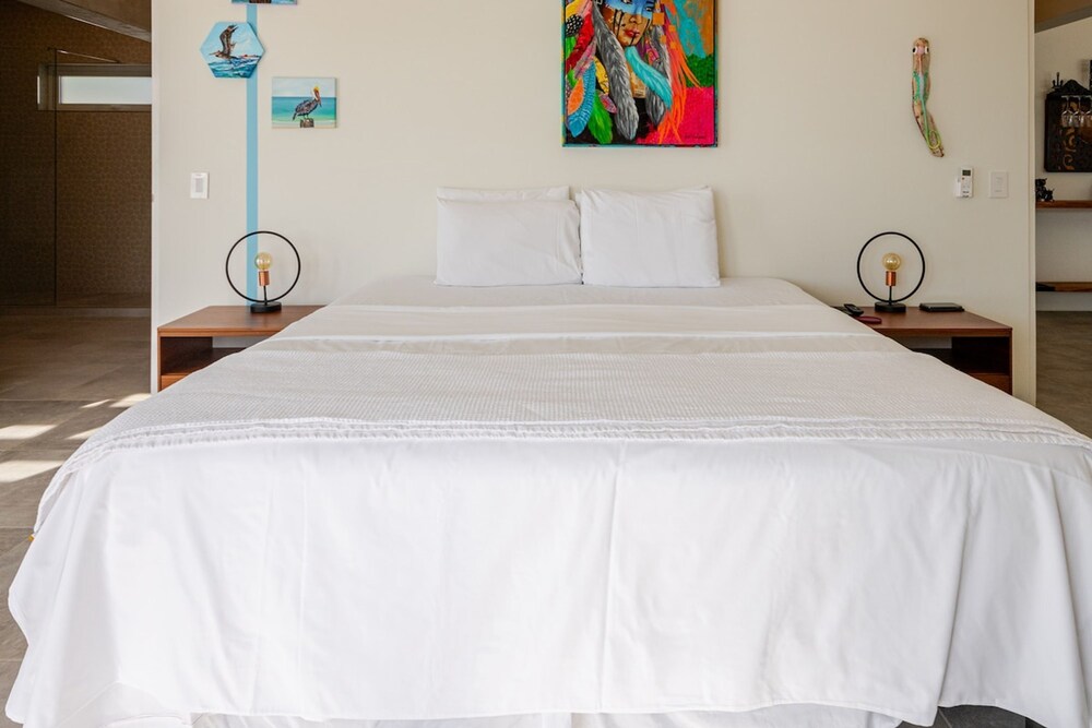 Modern Trestrapi Beach Villa 8 bed 8 Bath 2 Pools