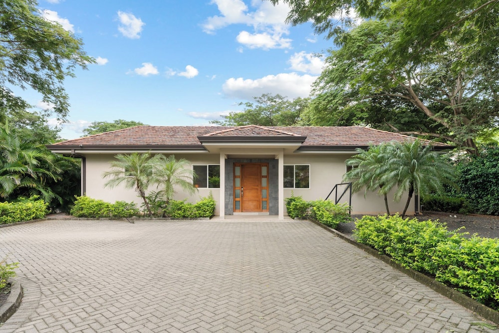 Beautiful home in a gated Neighborhood, Walking Distance to Beach with Garden