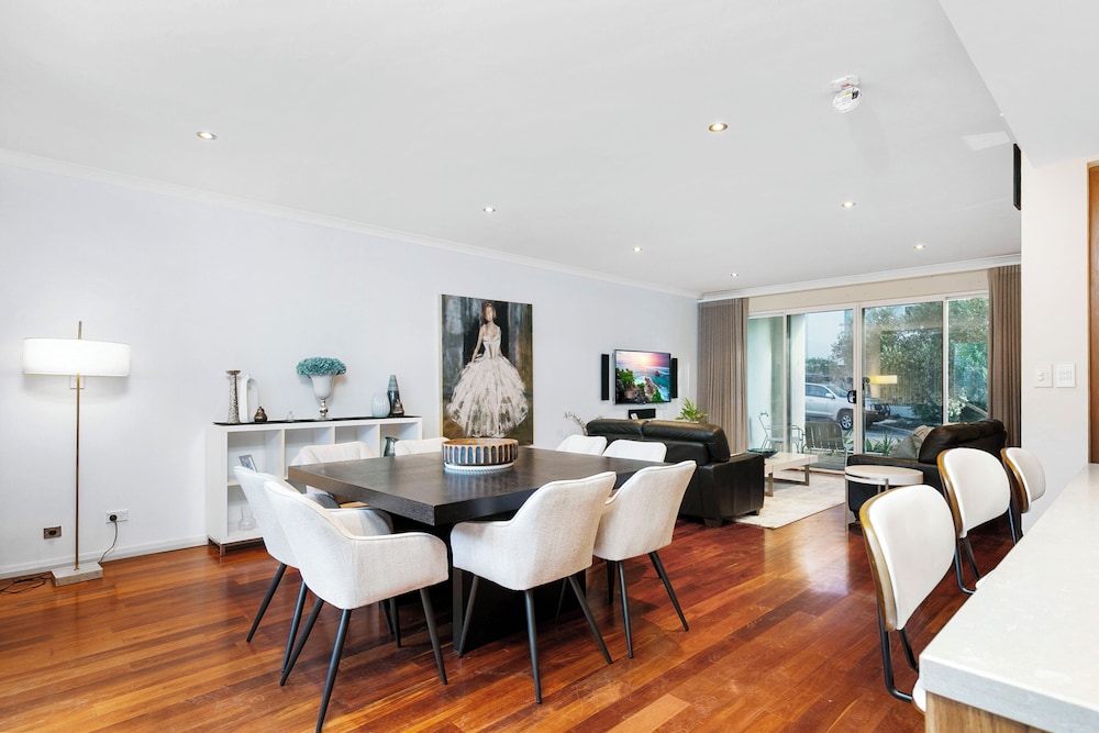 Walk to Beach Coastal Home in Coogee