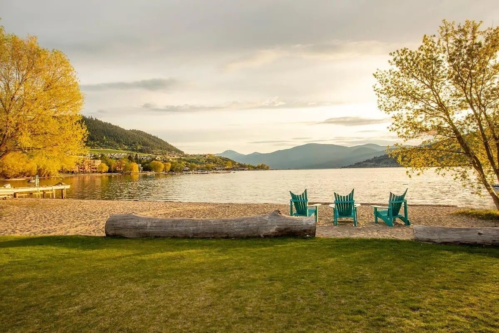 Vernon Vacations - Romantic Lakeside Studio Suite - Property Image 6