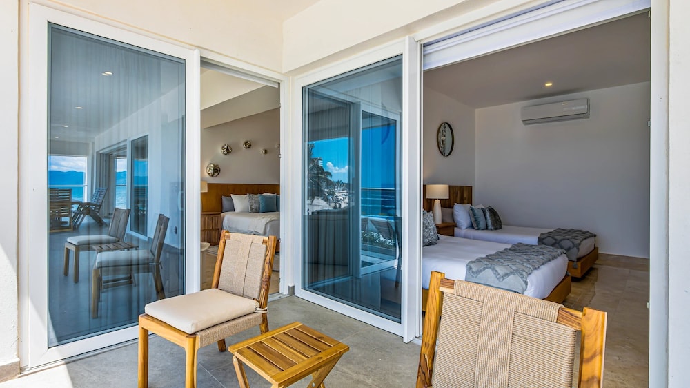 3BR with Private Pool on the Ocean