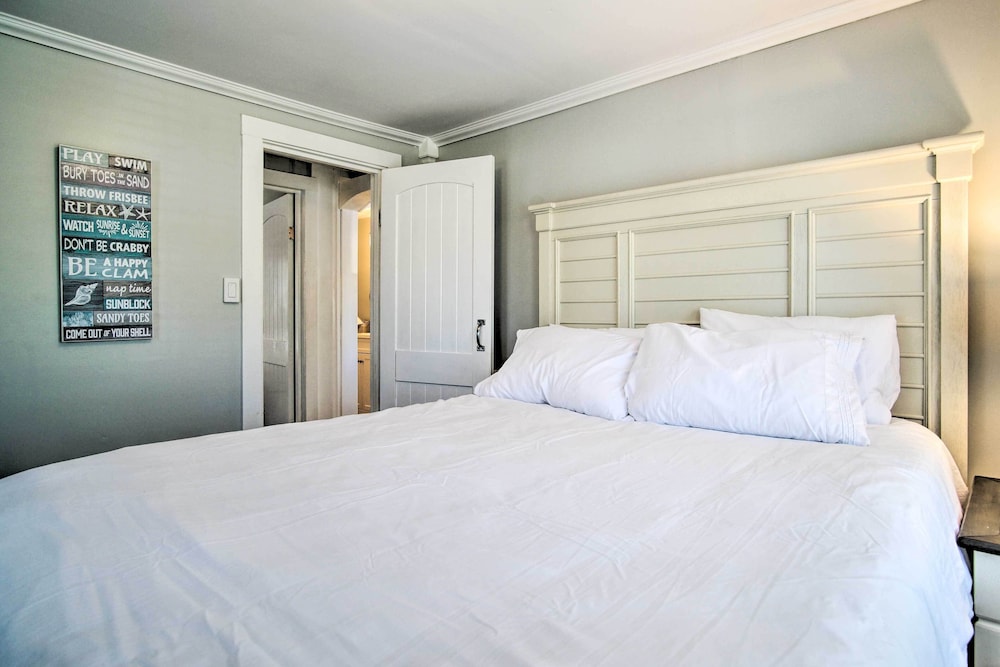 Wareham Cottage w/ Deck, Walk to Swift's Beach